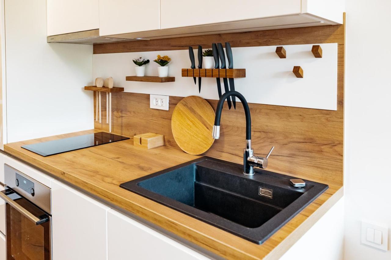 Woody - Comfy Apartment In Siska Ljubljana Buitenkant foto