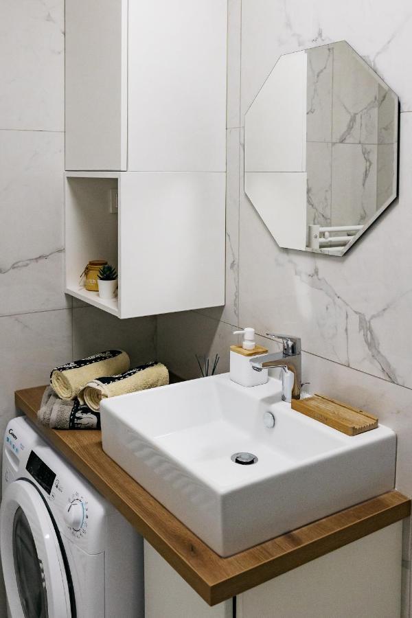 Woody - Comfy Apartment In Siska Ljubljana Buitenkant foto