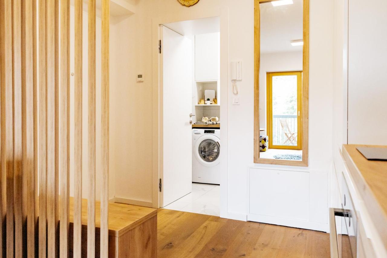 Woody - Comfy Apartment In Siska Ljubljana Buitenkant foto